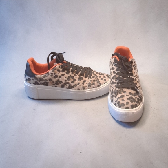 Qupid Shoes - Qupid Leopard Print Platform Sneakers with Orange Lining